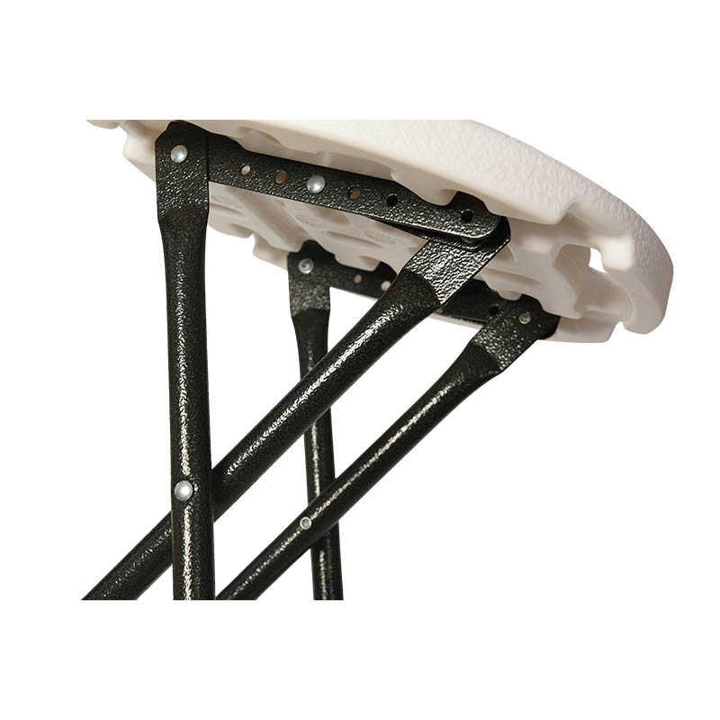 How can the folding joint design of a folding chair ensure smooth opening and closing without any abnormal noise?